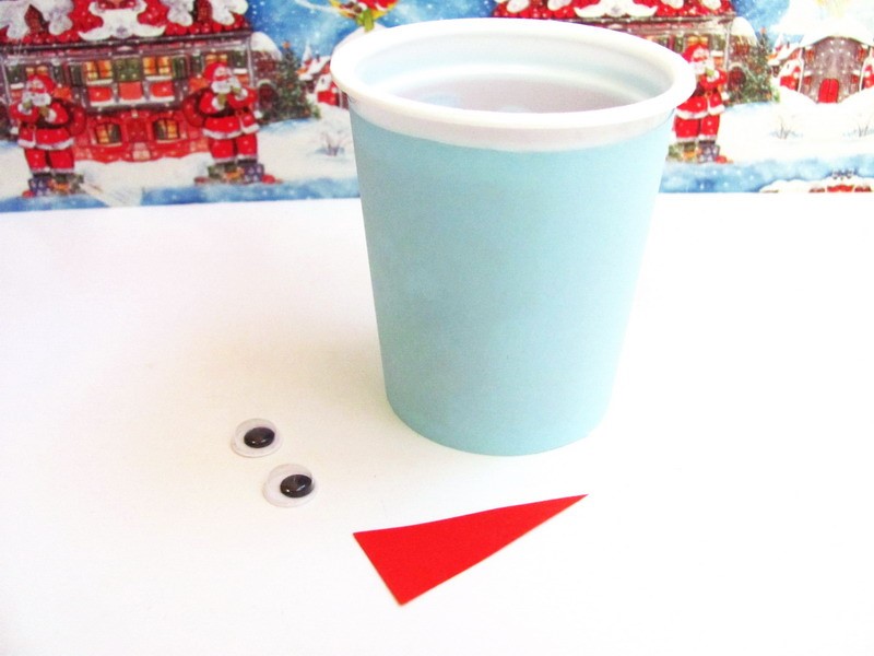 Ведро шапка снеговика из бумаги. Поделка снеговик из фольги. Сделать ведерко для снеговика. Сделать ведерко для снеговика. Сделать ведерко для снеговика.