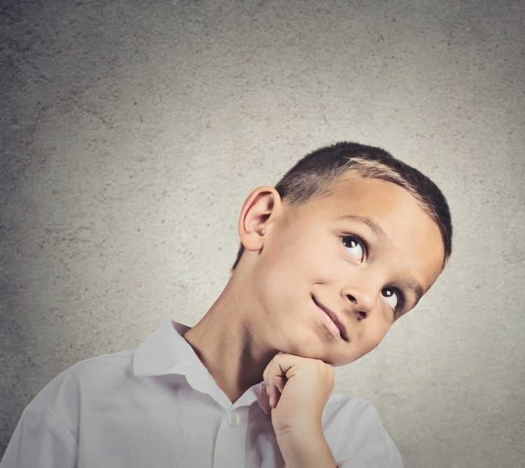 Как научить ребенка быстро считать в уме - задумавшийся мальчик
