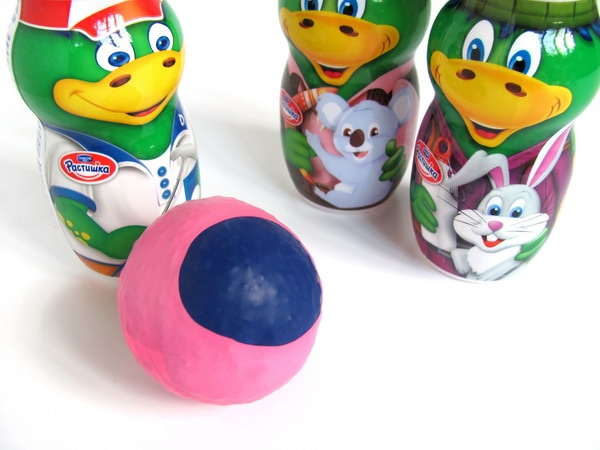 Боулинг с Дино - готовый мячик и бутылочки от питьевого йогурта Растишка